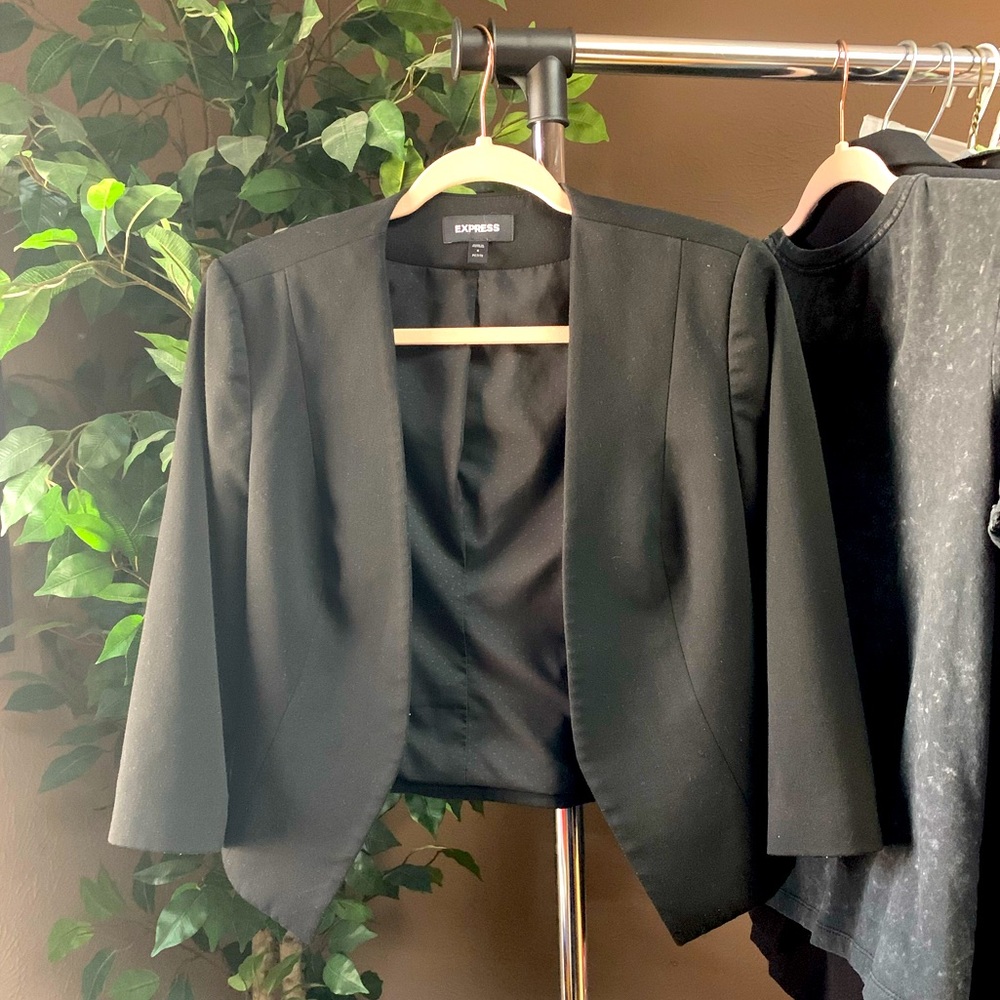 Express 3/4 length cutaway blazer in black size 6 petite